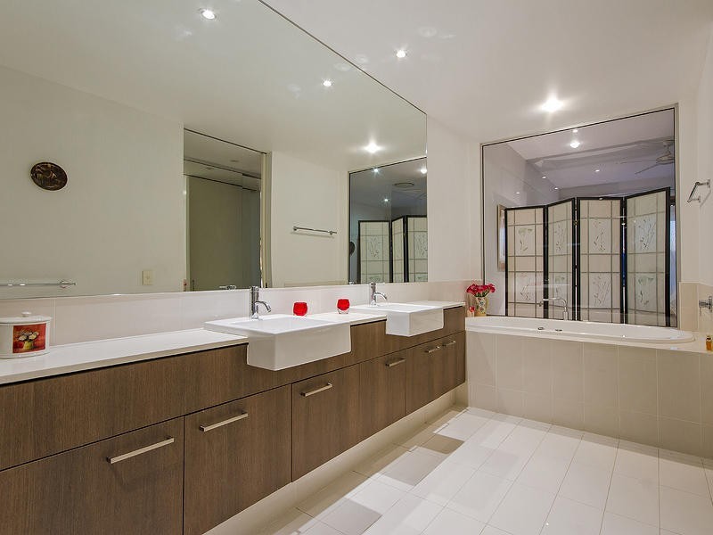 10 305 Easthill Drive, Robina QLD 4226