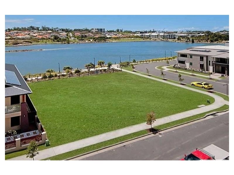 1 Elizabeth Crescent, Varsity Lakes QLD 4227