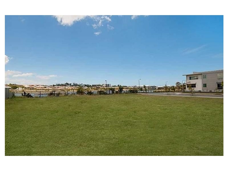 1 Elizabeth Crescent, Varsity Lakes QLD 4227