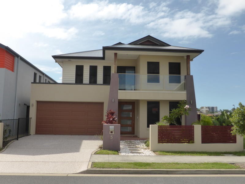 5 Elizabeth Crescent, Varsity Lakes QLD 4227