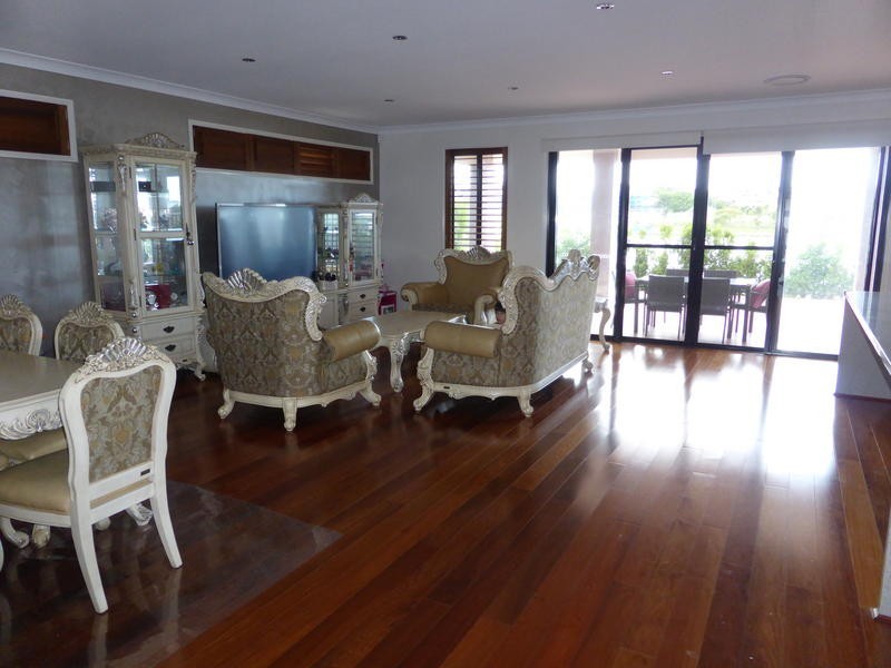 5 Elizabeth Crescent, Varsity Lakes QLD 4227