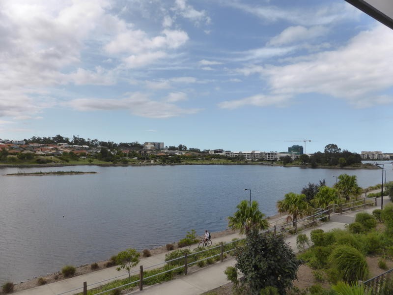 5 Elizabeth Crescent, Varsity Lakes QLD 4227