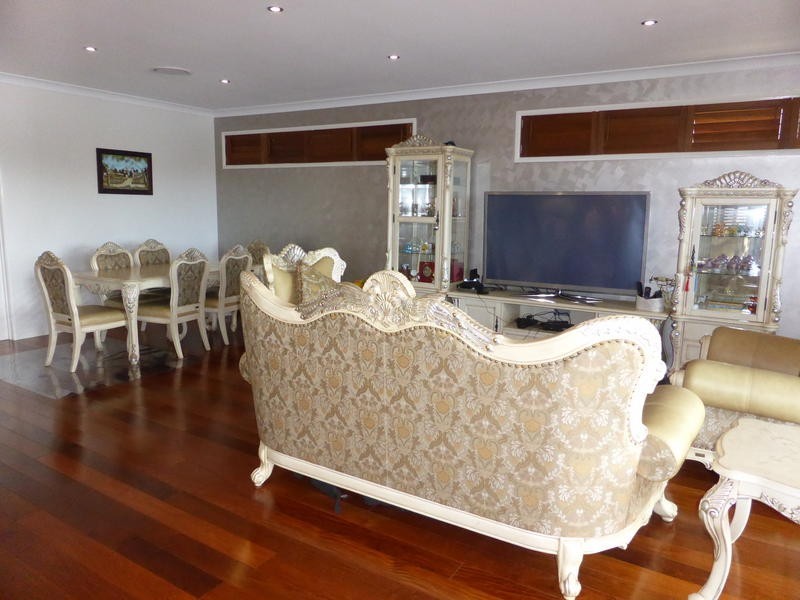 5 Elizabeth Crescent, Varsity Lakes QLD 4227