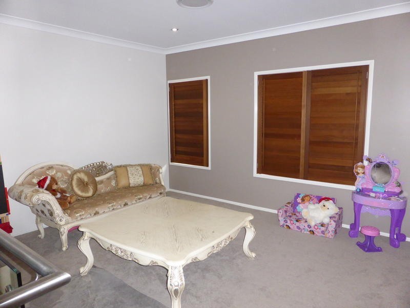 5 Elizabeth Crescent, Varsity Lakes QLD 4227