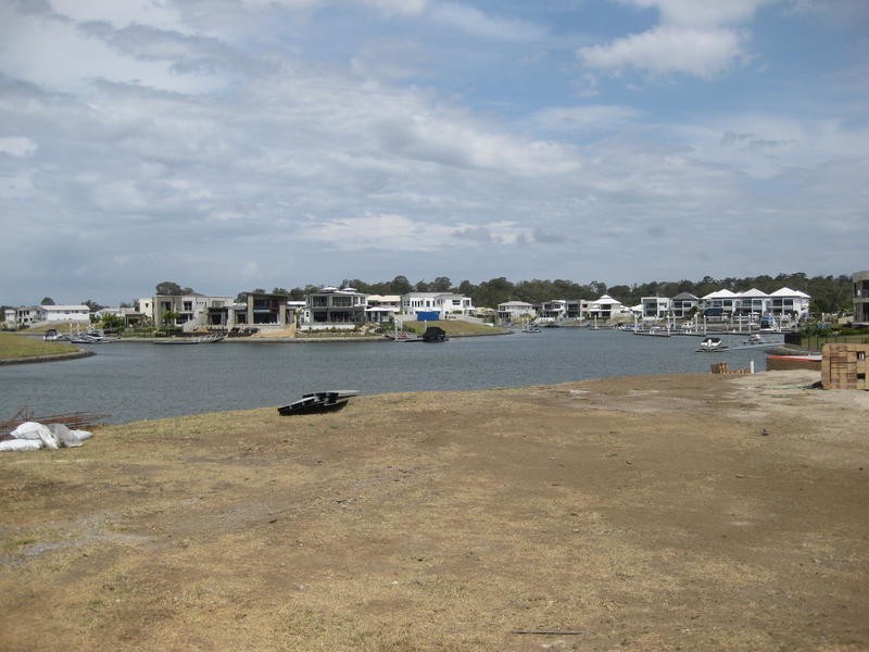27 Ferrymans Court, Helensvale QLD 4212
