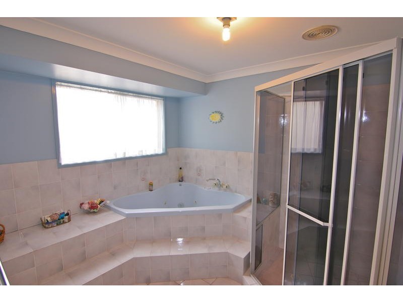 16 Firestone Court, Robina QLD 4226