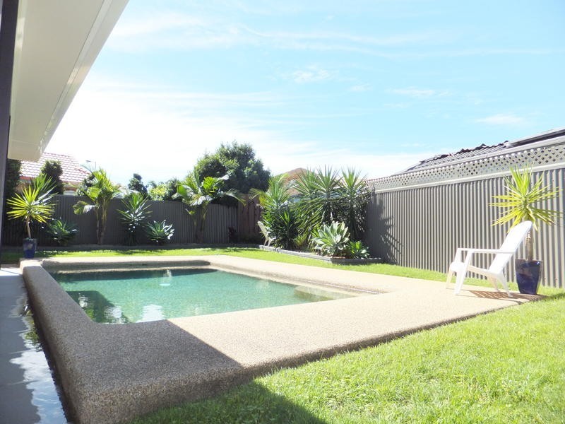 16 Frankston Court, Robina QLD 4226