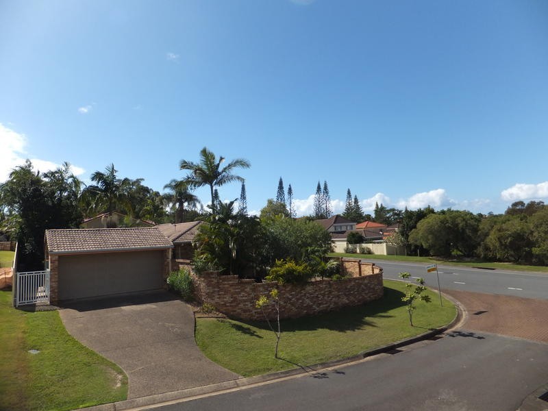 1 Gabriels Court, Robina QLD 4226