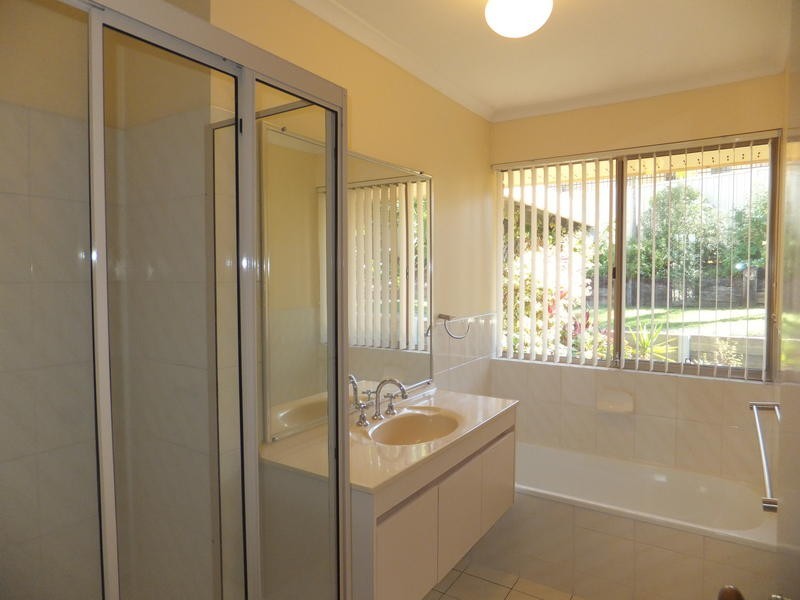 1 Gabriels Court, Robina QLD 4226