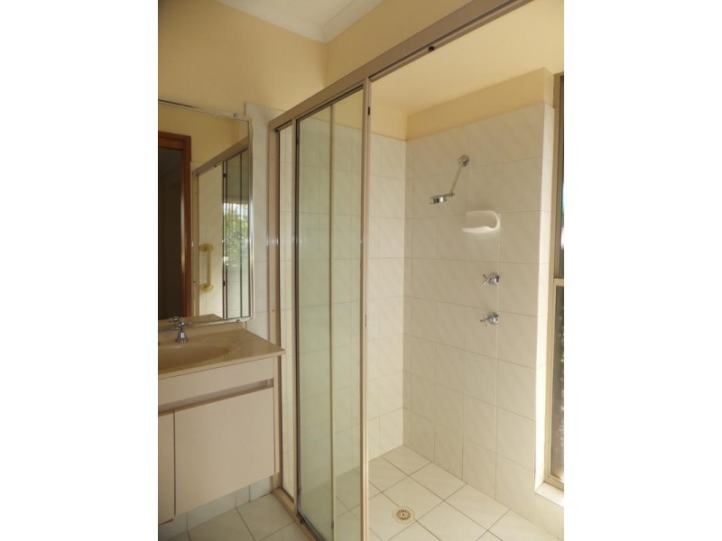 1 Gabriels Court, Robina QLD 4226