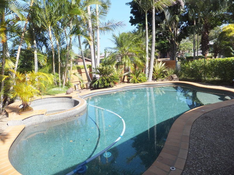 1 Gary Court, Carrara QLD 4211