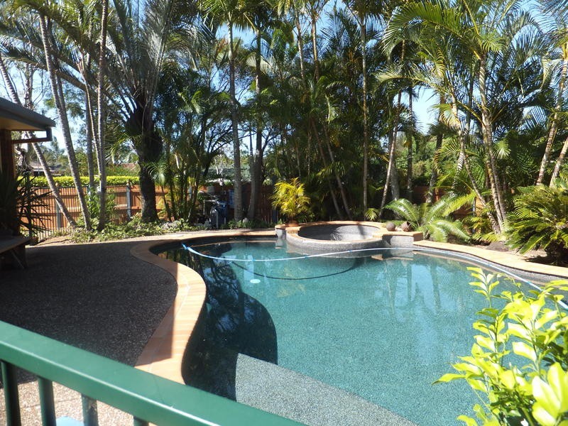 1 Gary Court, Carrara QLD 4211