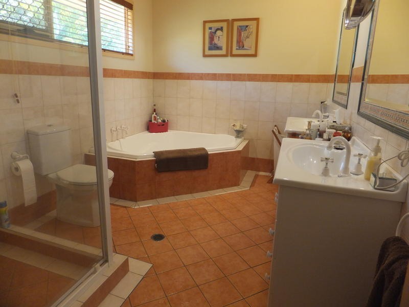 1 Gary Court, Carrara QLD 4211
