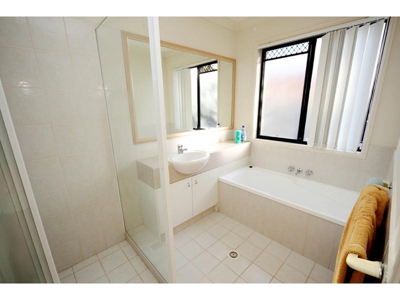 @/ 8 Ghilgai Road, Merrimac QLD 4226