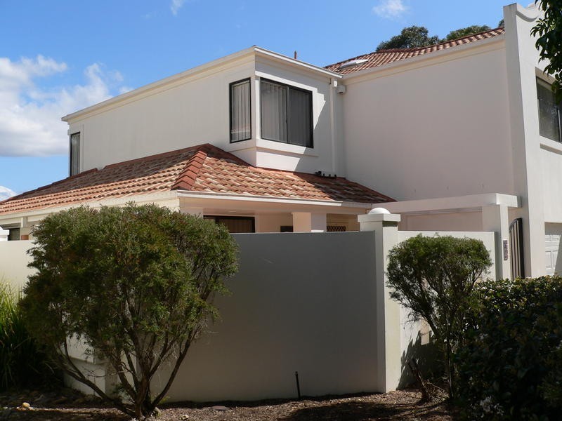 22 Glenside Drive, Robina QLD 4226