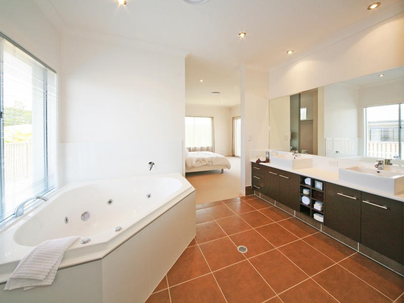 6 Grampian Court, Reedy Creek QLD 4227