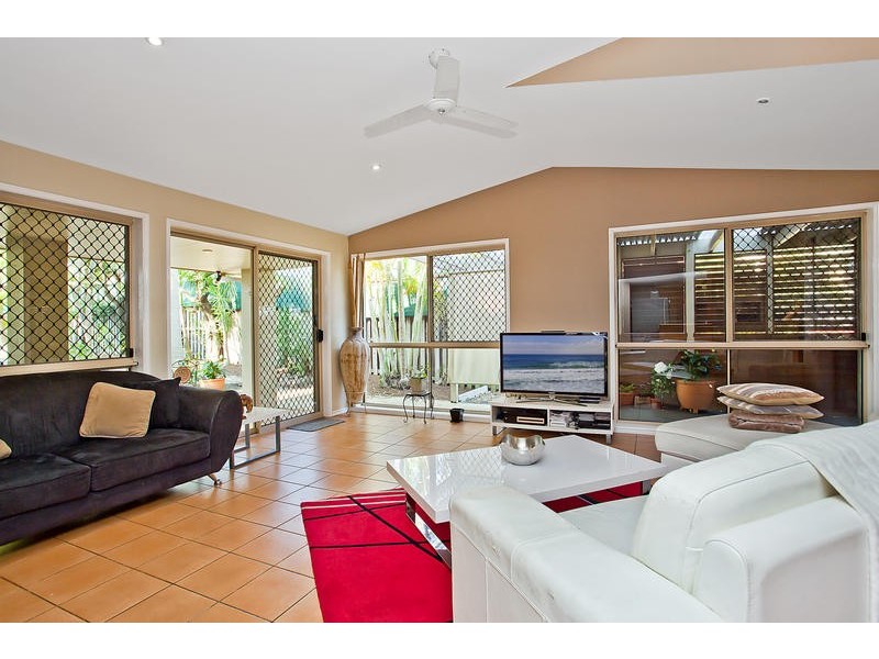 27 Grenaside Court, Robina QLD 4226
