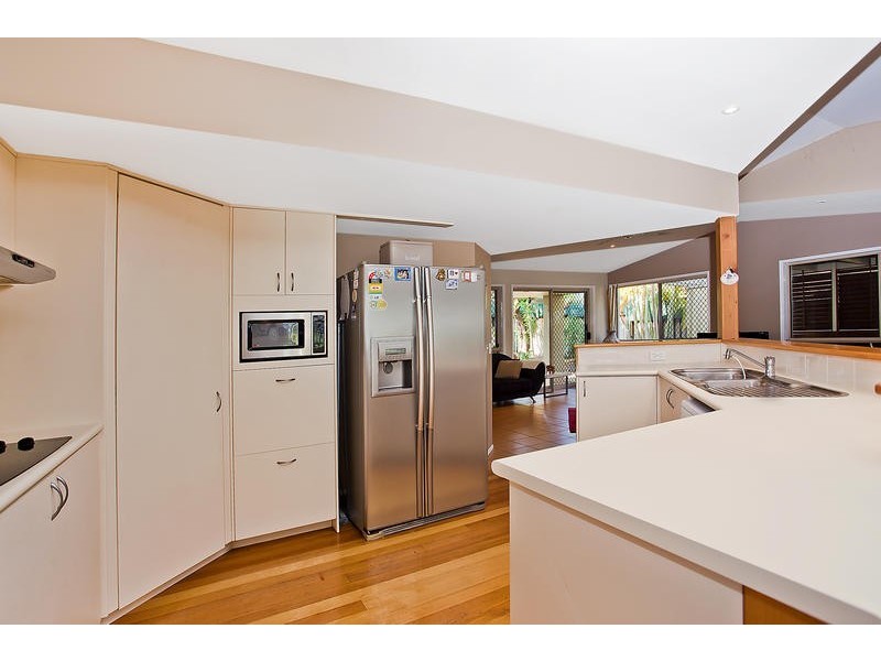 27 Grenaside Court, Robina QLD 4226