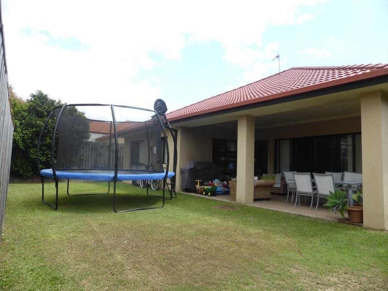4 Grenada Court, Varsity Lakes QLD 4227