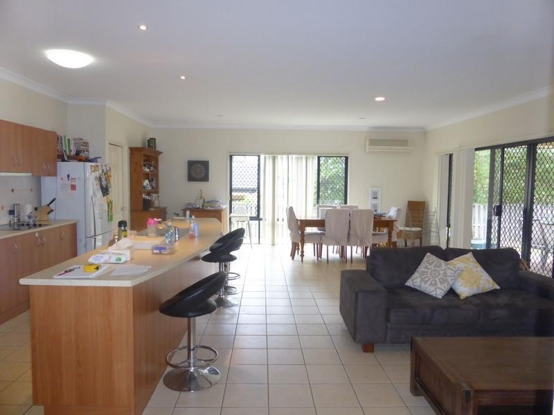 4 Grenada Court, Varsity Lakes QLD 4227
