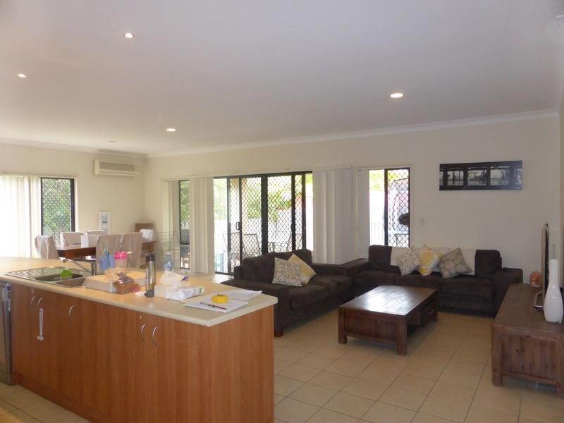 4 Grenada Court, Varsity Lakes QLD 4227