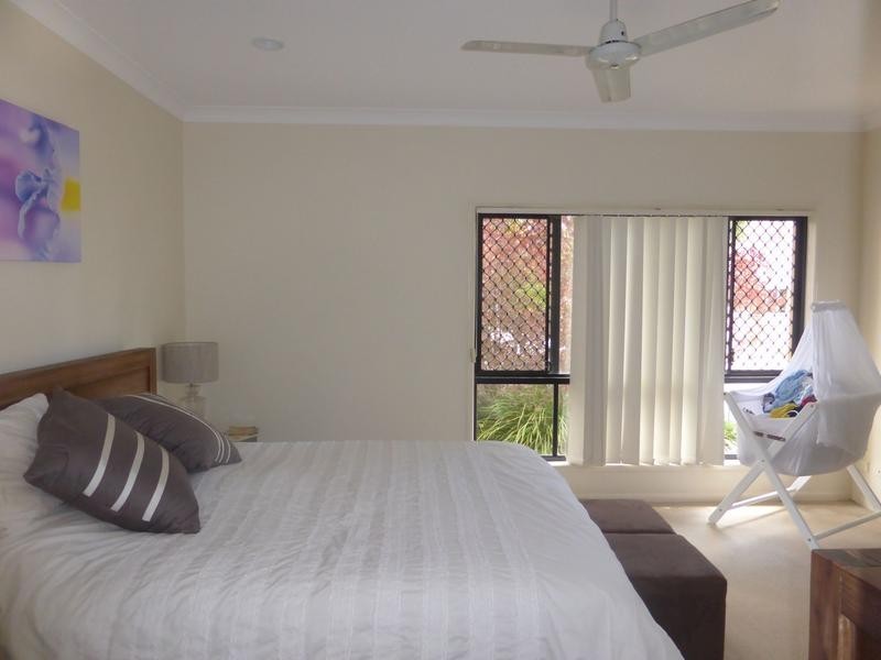 4 Grenada Court, Varsity Lakes QLD 4227