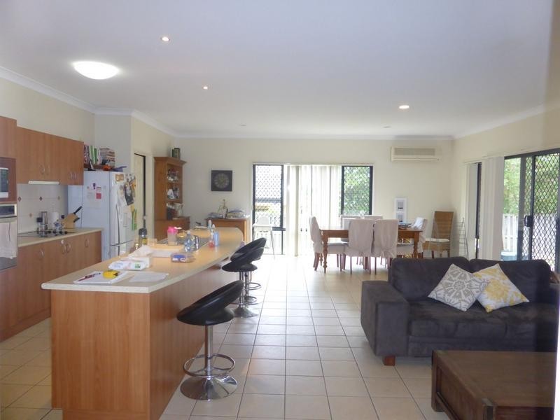 4 Grenada Court, Varsity Lakes QLD 4227