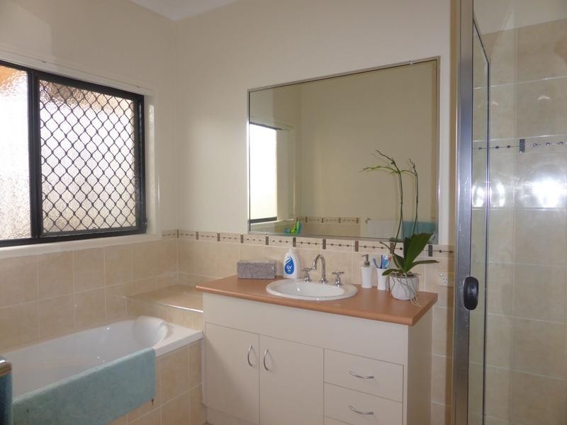 4 Grenada Court, Varsity Lakes QLD 4227