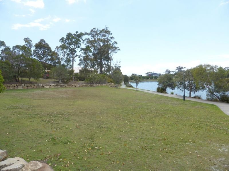 4 Grenada Court, Varsity Lakes QLD 4227