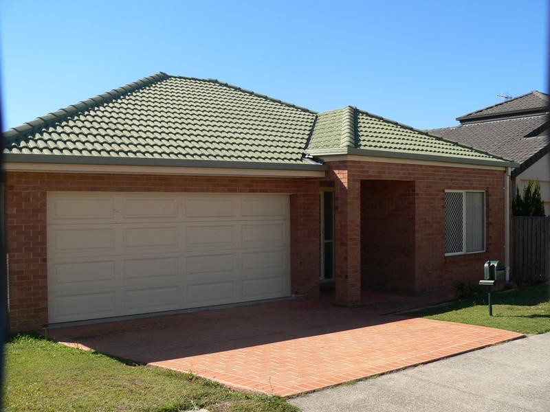 5 Grenada Court, Varsity Lakes QLD 4227