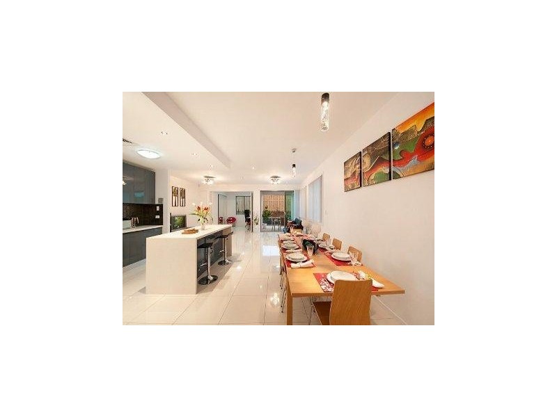 2/ 24 Heights Drive, Robina QLD 4226