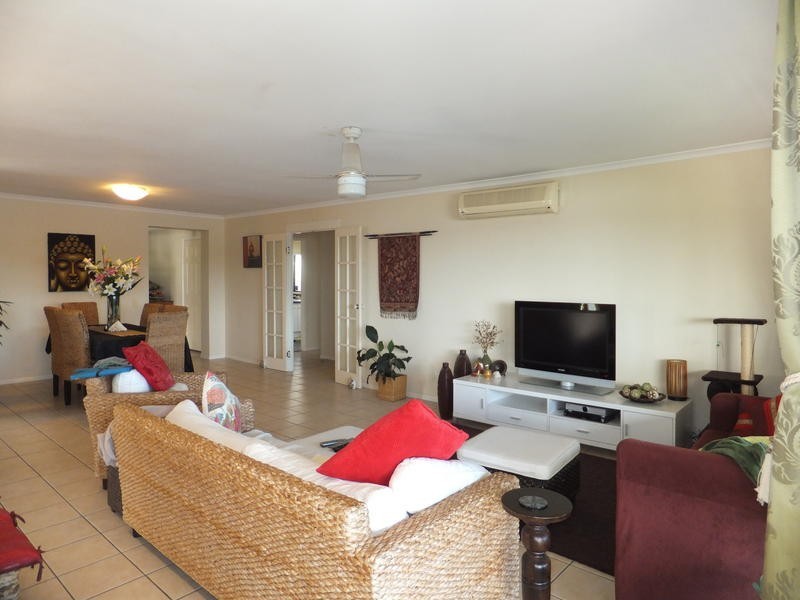 19 Hibertia Avenue, Elanora QLD 4221
