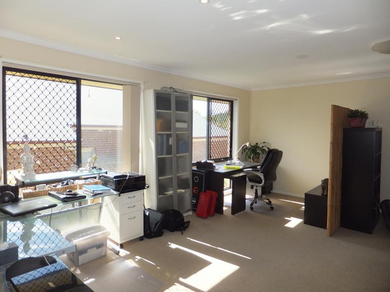 19 Hibertia Avenue, Elanora QLD 4221