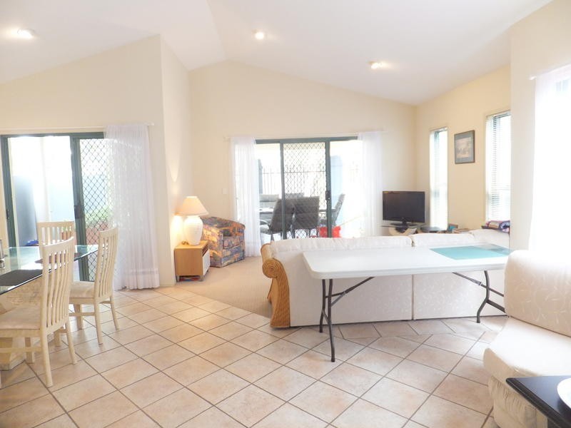 17 Highgate Lane, Robina QLD 4226