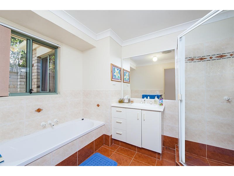 42 Hillsborough Close, Robina QLD 4226