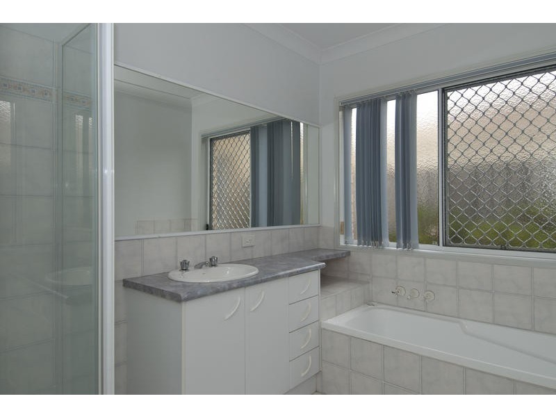 13 Ilinois Court, Varsity Lakes QLD 4227