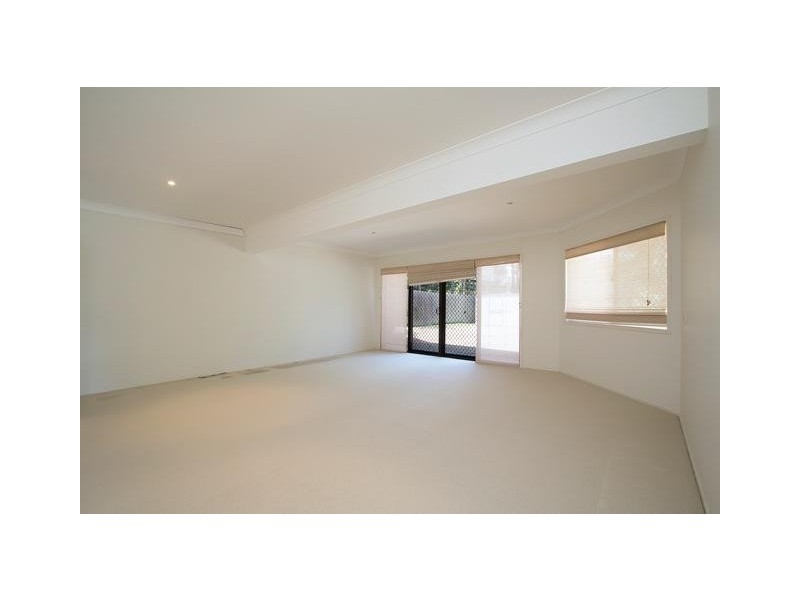 8 Kilburn Street, Robina QLD 4226