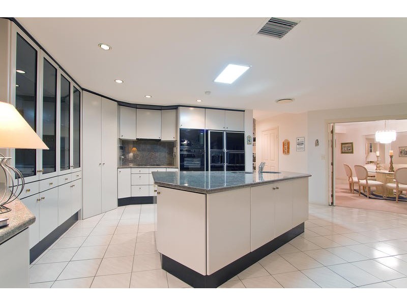 27 Kirralee Drive, Robina QLD 4226