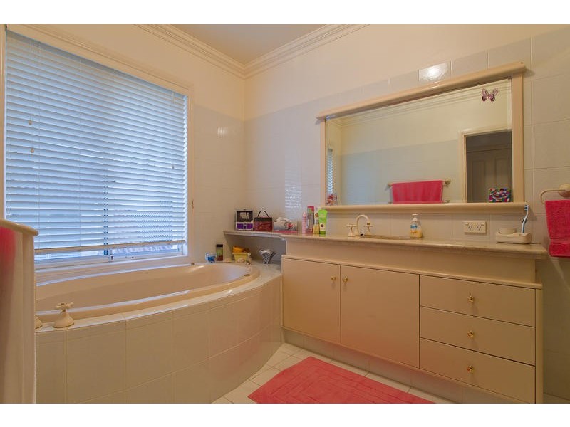 27 Kirralee Drive, Robina QLD 4226