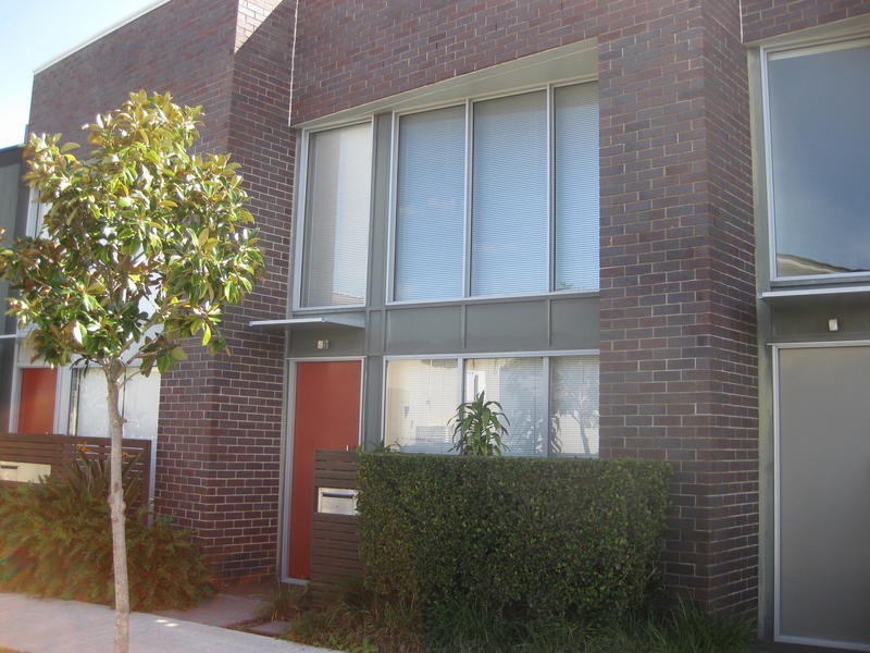 20 Lakefront Crescent, Varsity Lakes QLD 4227