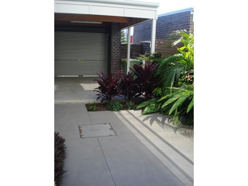 20 Lakefront Crescent, Varsity Lakes QLD 4227