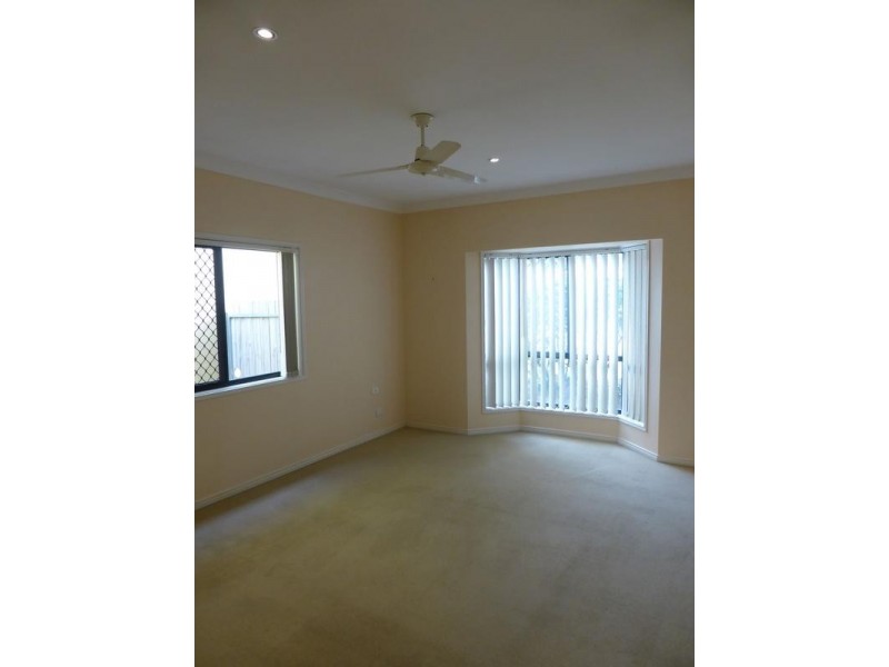 12 Majorca Crescent, Varsity Lakes QLD 4227