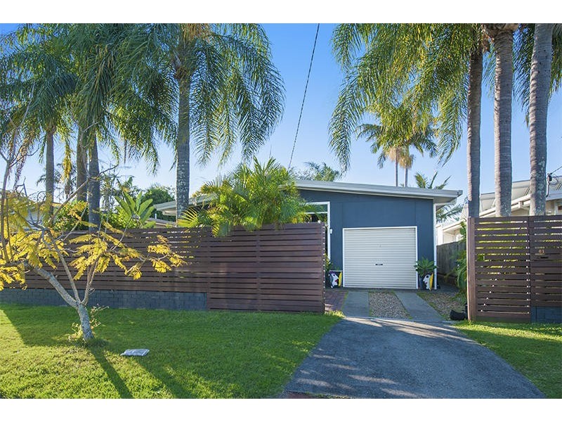61 Manus Avenue, Palm Beach QLD 4221