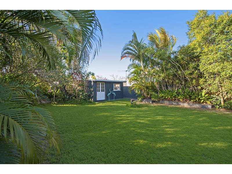61 Manus Avenue, Palm Beach QLD 4221