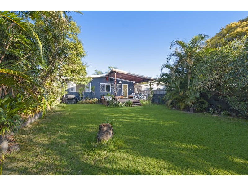 61 Manus Avenue, Palm Beach QLD 4221