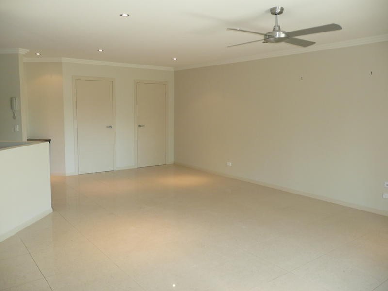 2/ 18 Menton Avenue, Varsity Lakes QLD 4227