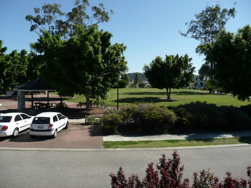 2/ 18 Menton Avenue, Varsity Lakes QLD 4227