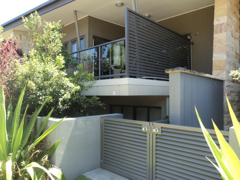 2/ 18 Menton Avenue, Varsity Lakes QLD 4227