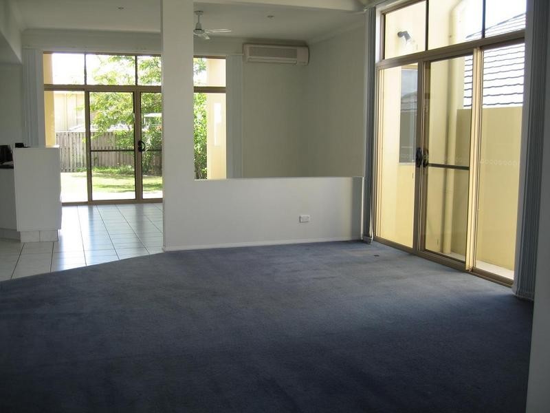 6 Montville Court, Varsity Lakes QLD 4227