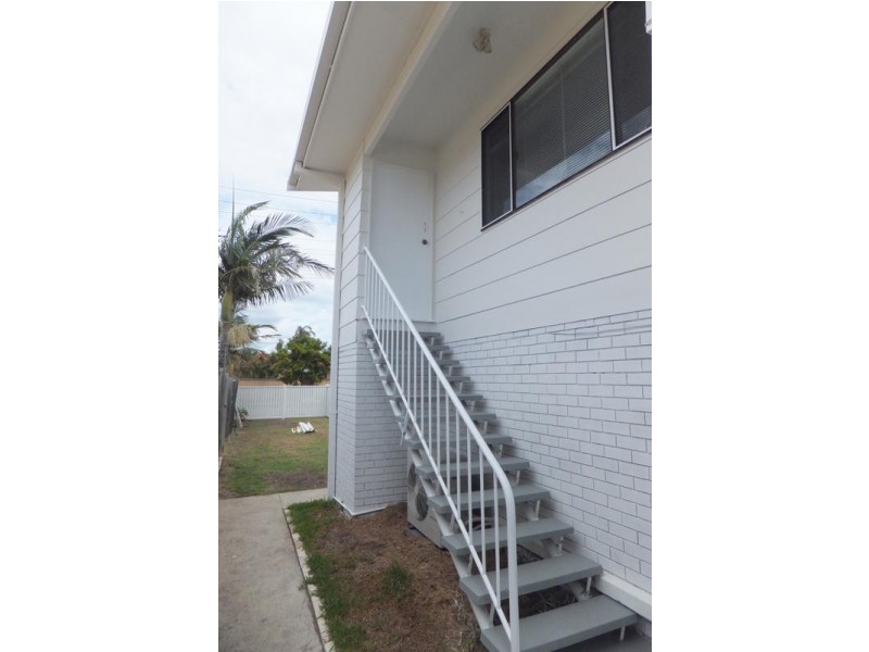 41 Mountain View Ave, Miami QLD 4220
